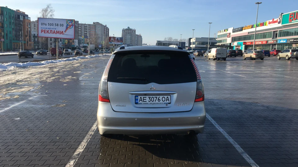 Mitsubishi Grandis 2