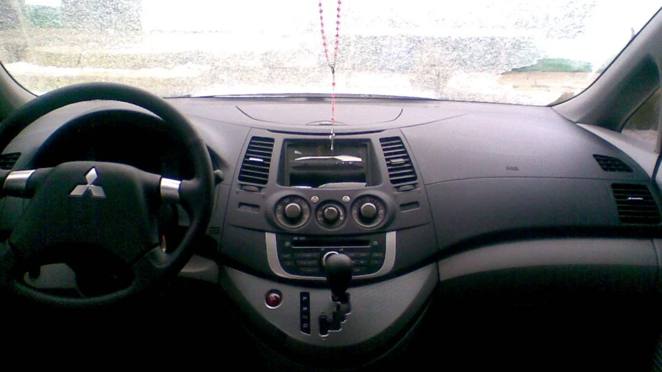 Mitsubishi Grandis 2
