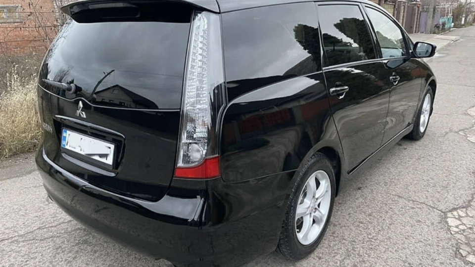 Mitsubishi Grandis 1