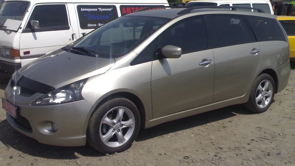 Mitsubishi Grandis 2