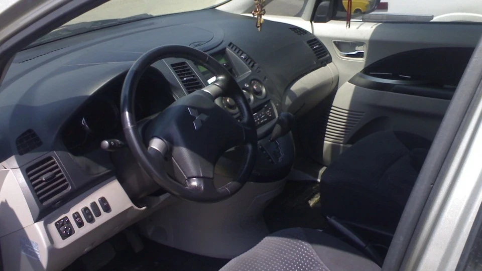 Mitsubishi Grandis 3
