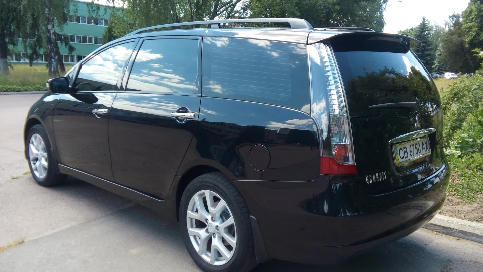 Mitsubishi Grandis 2
