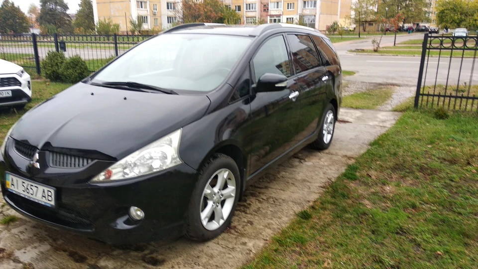 Mitsubishi Grandis 2