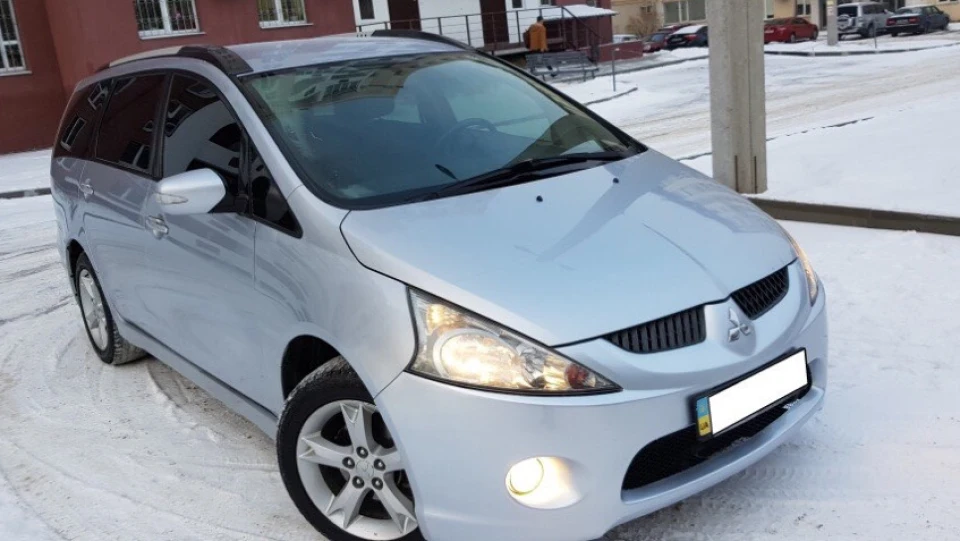 Mitsubishi Grandis 2