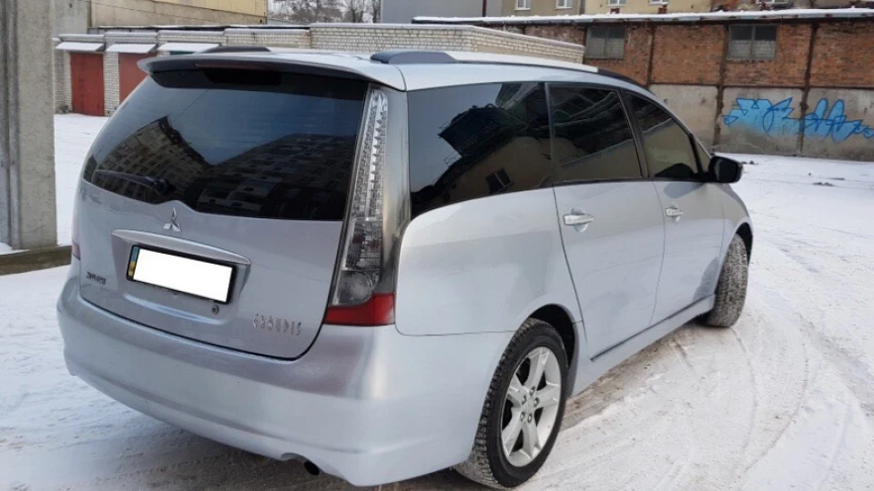 Mitsubishi Grandis 3