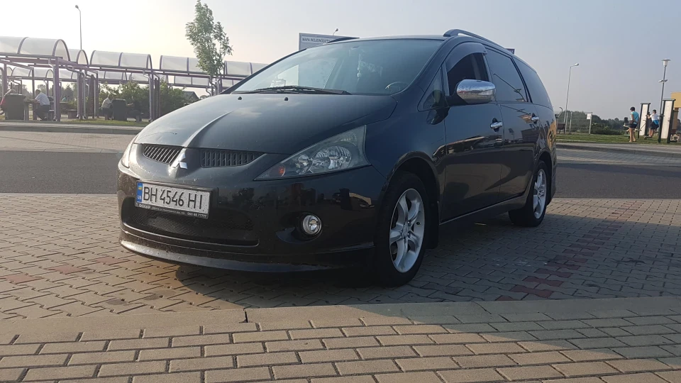 Mitsubishi Grandis 2