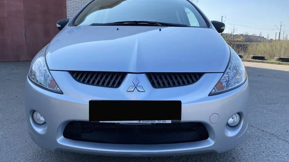 Mitsubishi Grandis 2