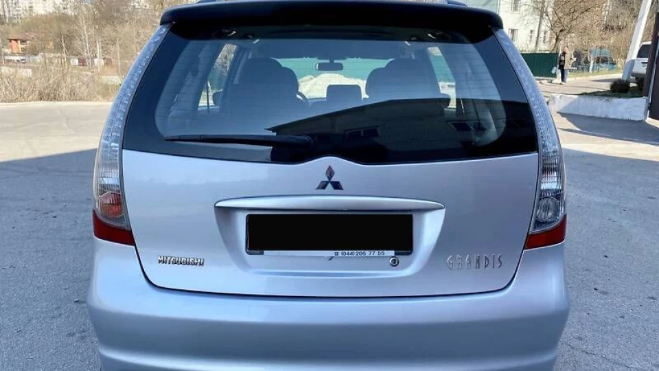 Mitsubishi Grandis 3