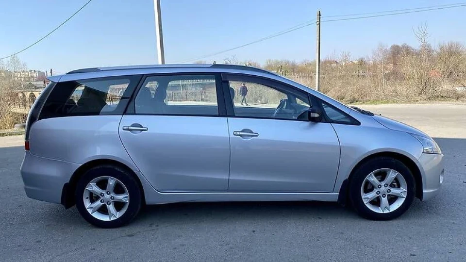 Mitsubishi Grandis 5