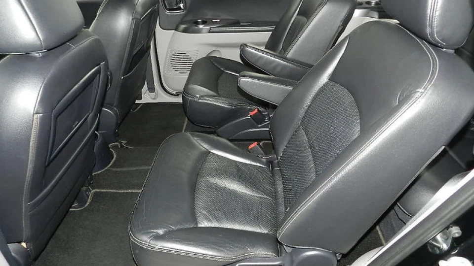 Mitsubishi Grandis 2