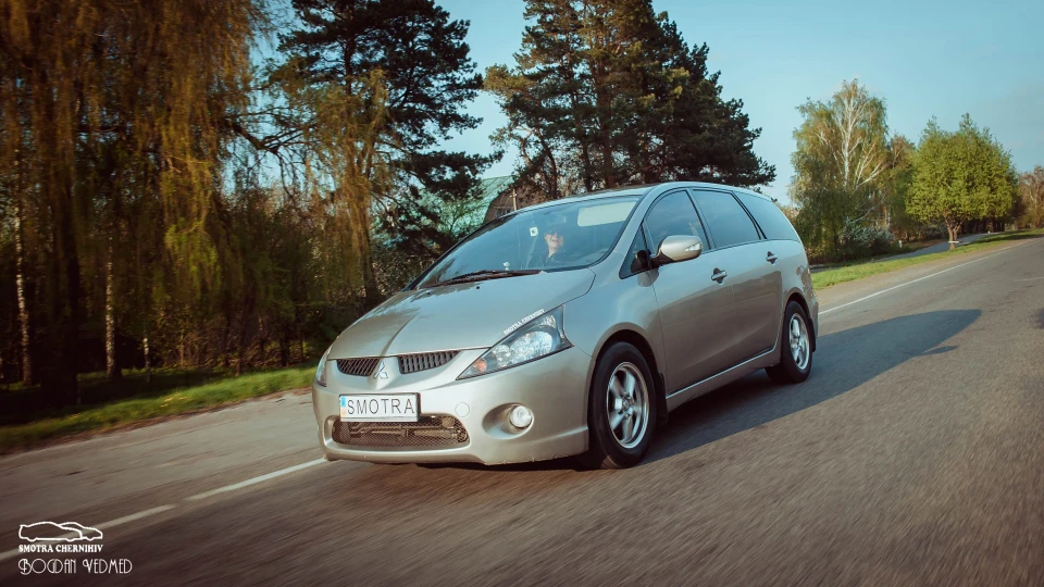 Mitsubishi Grandis 2