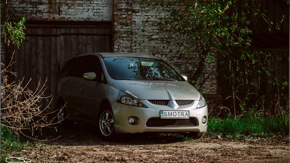 Mitsubishi Grandis 3