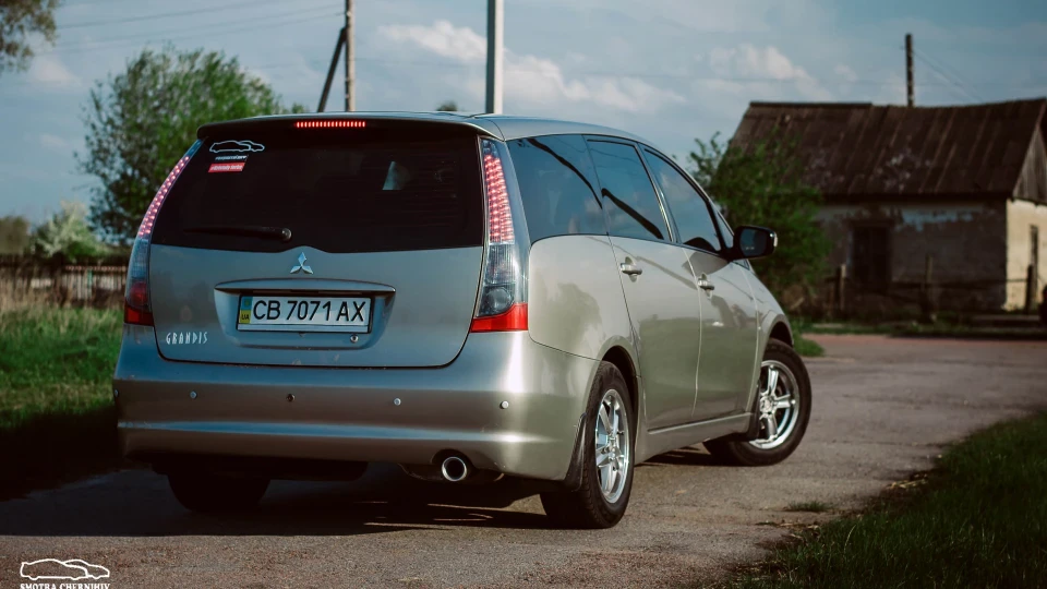 Mitsubishi Grandis 5