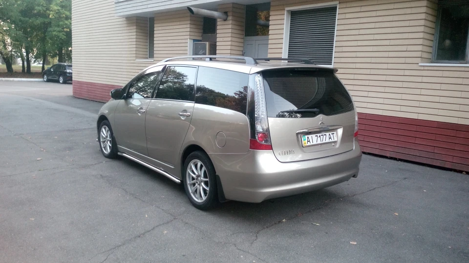 Mitsubishi Grandis 2
