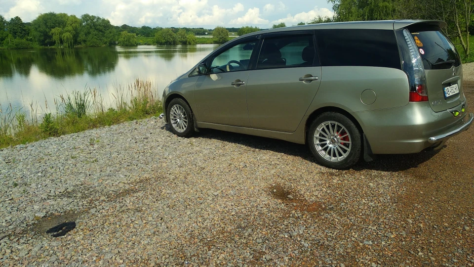 Mitsubishi Grandis 2.0 did 222222км 2