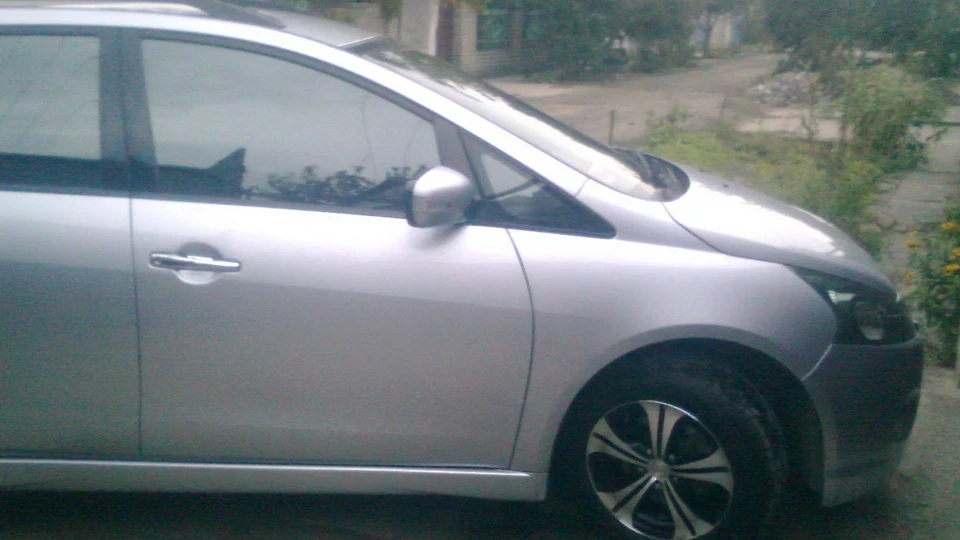Mitsubishi Grandis 2.4AT 2