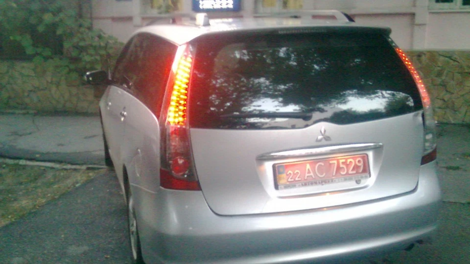 Mitsubishi Grandis 2.4AT 3