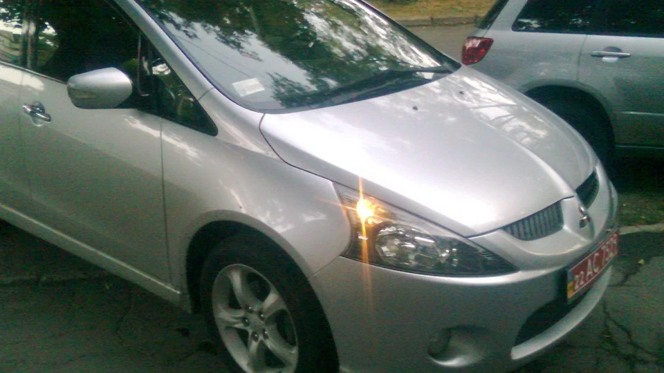 Mitsubishi Grandis 2.4AT 4