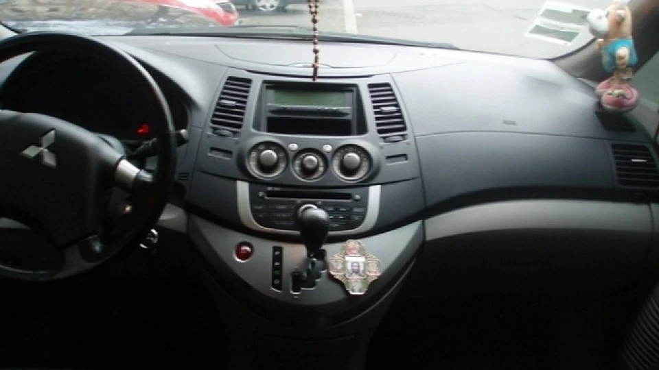 Mitsubishi Grandis Білий корабель 2