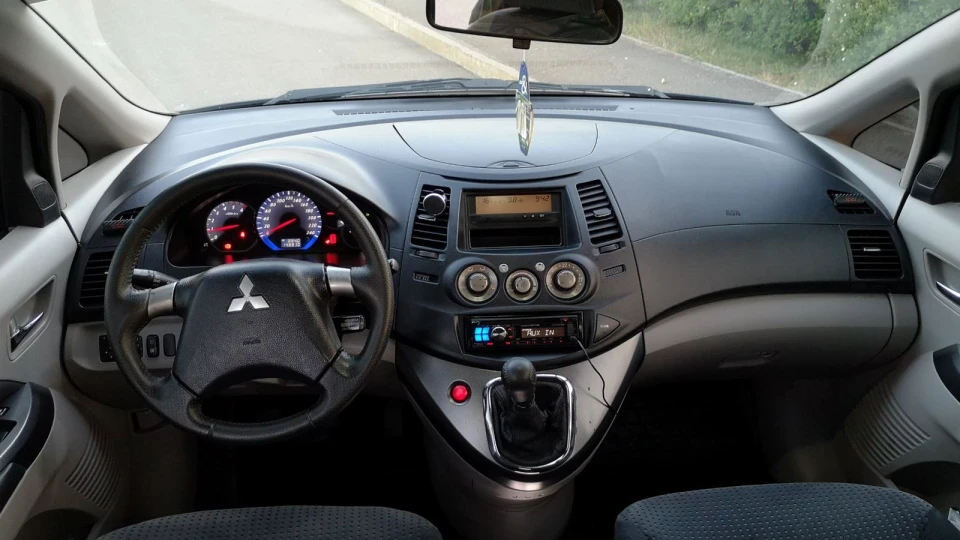 Mitsubishi Grandis Бомба ракета 2