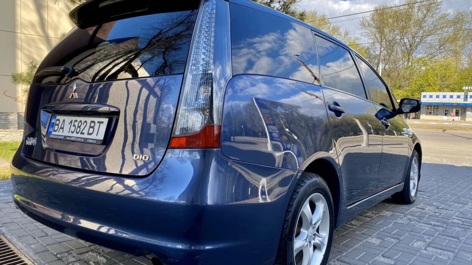 Mitsubishi Grandis Бомба ракета 3