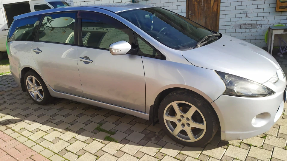 Mitsubishi Grandis Bullet 3