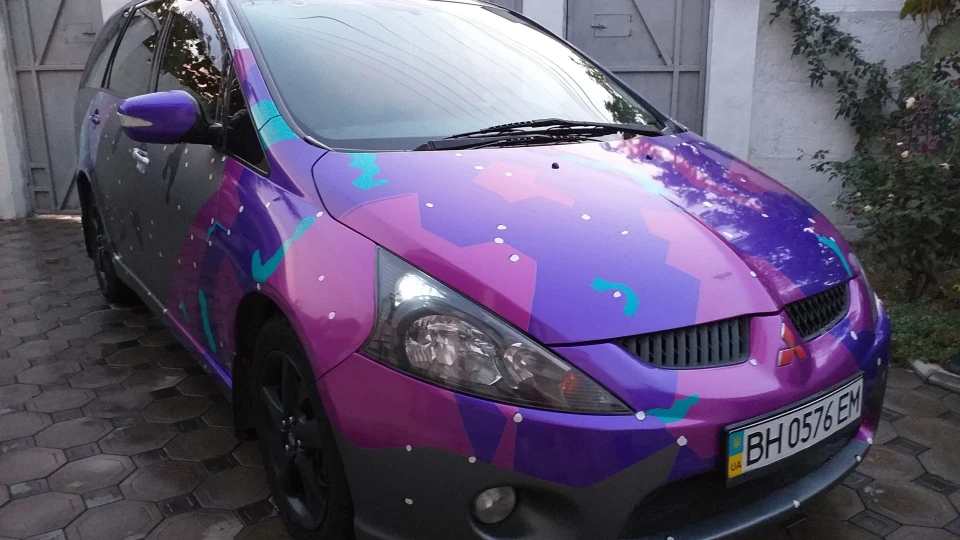 Mitsubishi Grandis Cosmo Bus 5