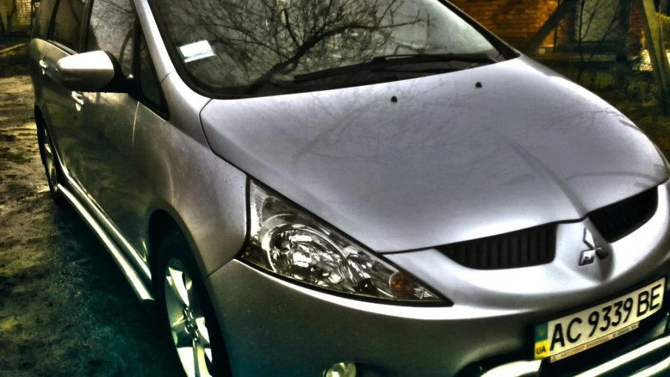 Mitsubishi Grandis Динамічний Вен