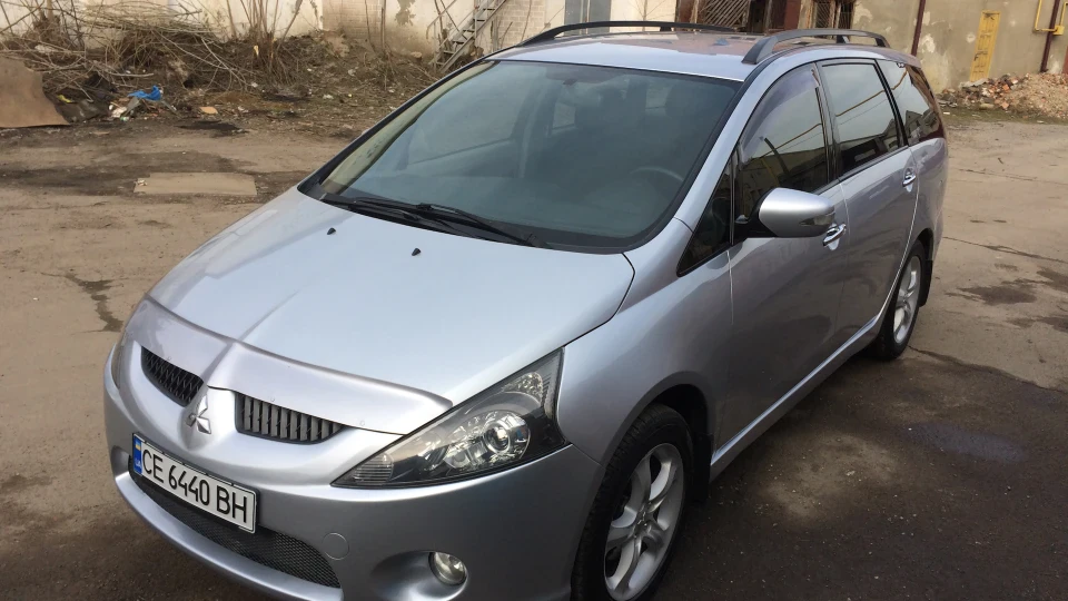 Mitsubishi Grandis GRANDVEN))))) 5