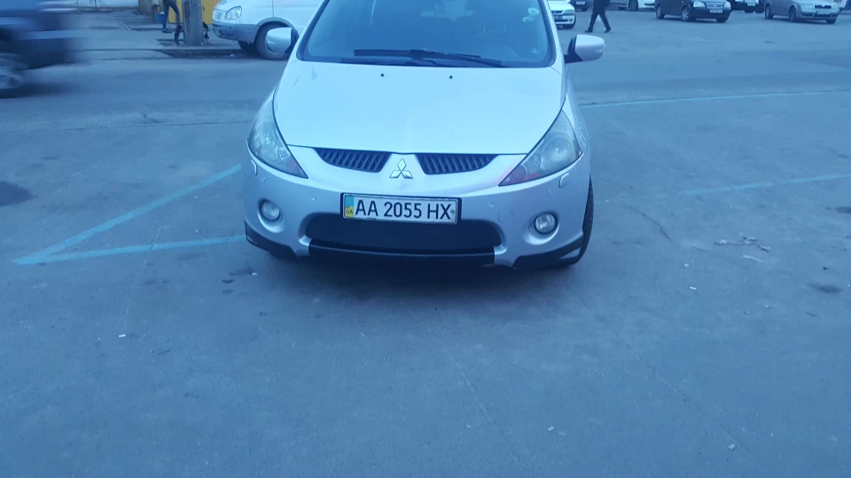 Mitsubishi Grandis Грюндик Сірий Intense 2