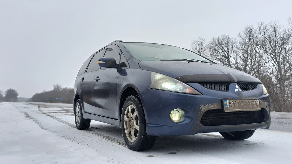 Mitsubishi Grandis японець 3