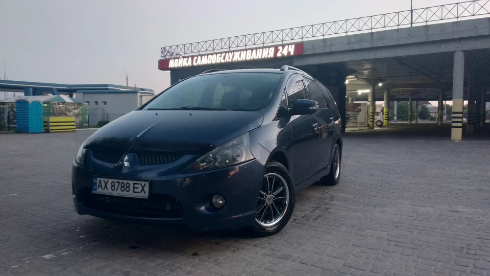 Mitsubishi Grandis японець 4