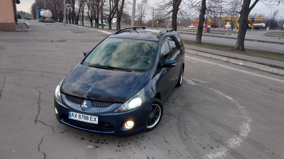 Mitsubishi Grandis японець 5