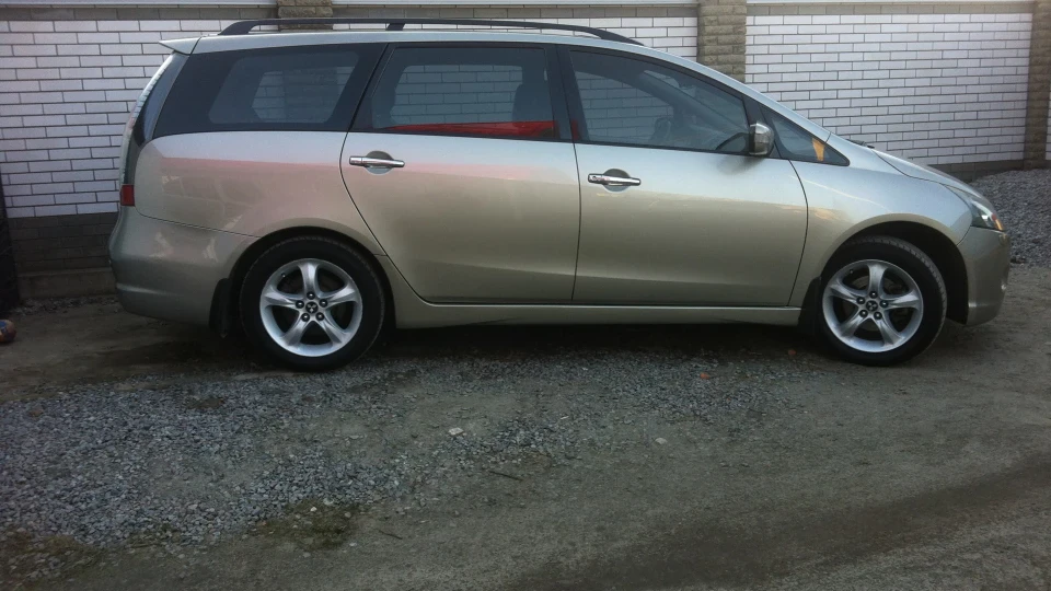Mitsubishi Grandis Intense 2