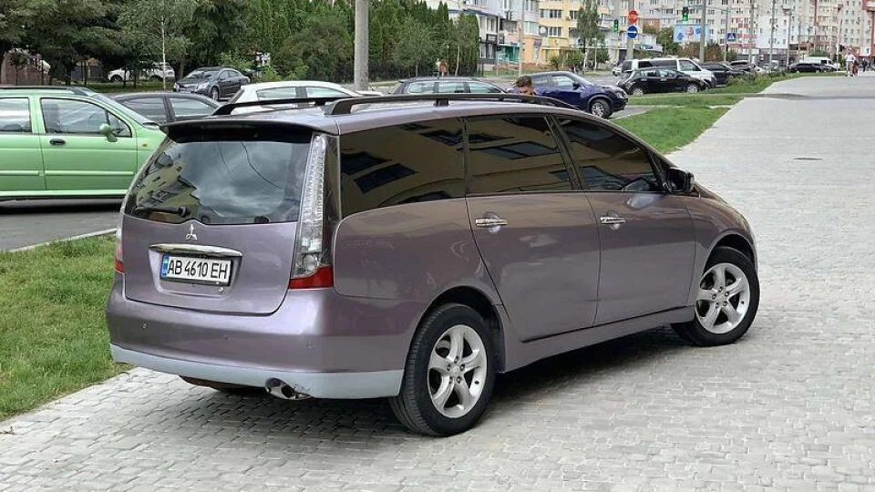 Mitsubishi Grandis Лайнер))