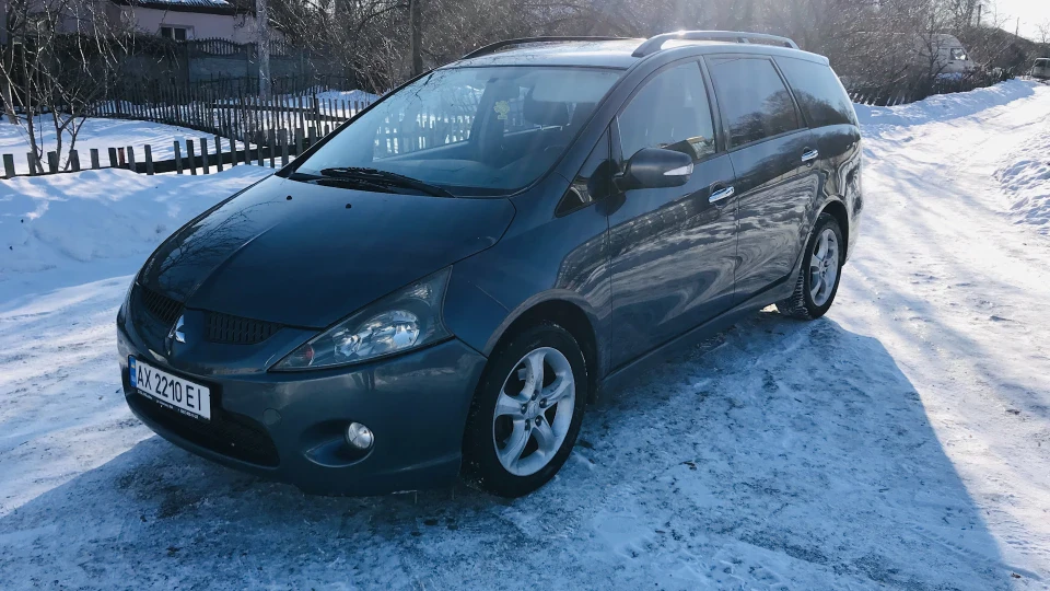 Mitsubishi Grandis Мінівенище 2