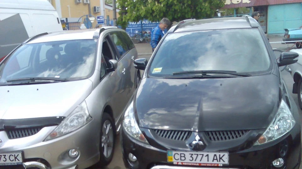 Mitsubishi Grandis Сірий іноземець 2