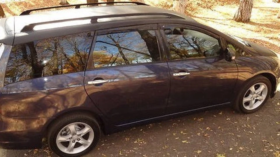 Mitsubishi Grandis синій металік 2.4 2