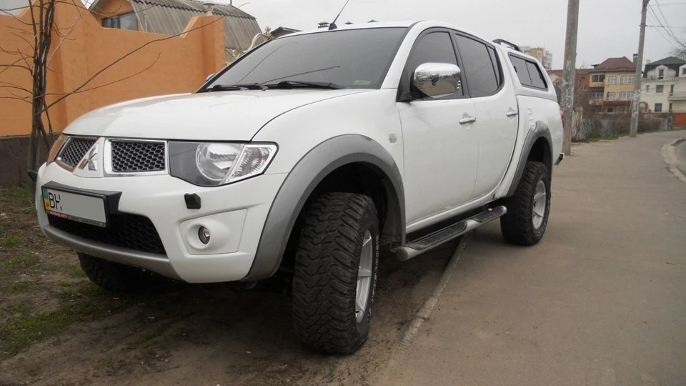 Mitsubishi L200 2
