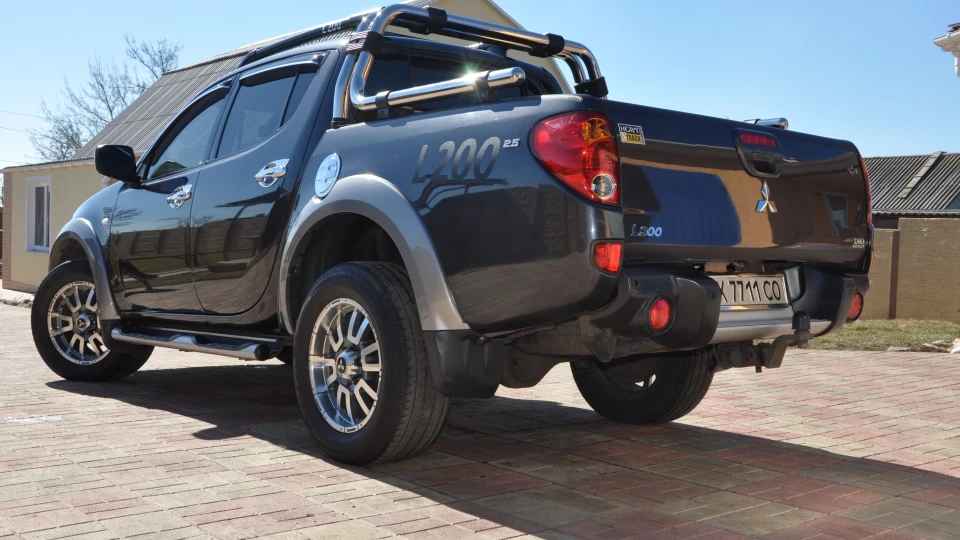Mitsubishi L200 2