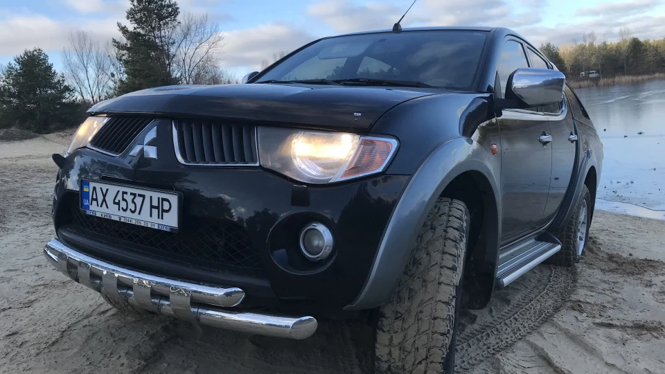 Mitsubishi L200 2