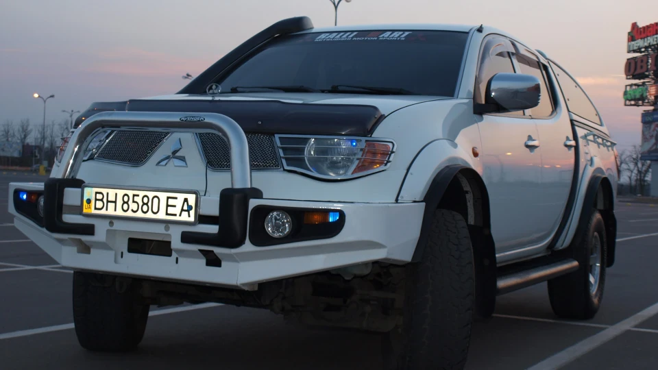 Mitsubishi L200 2