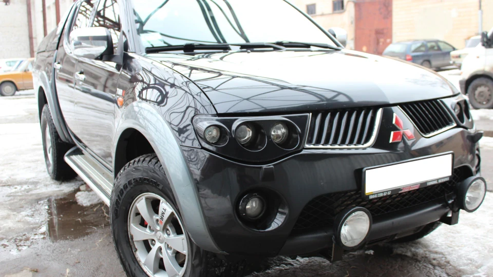 Mitsubishi L200 2