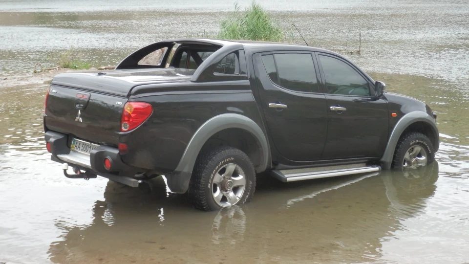 Mitsubishi L200 2
