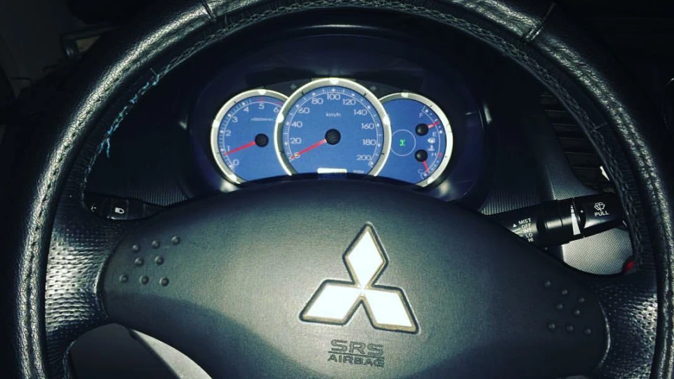 Mitsubishi L200 2,5 TDI 2