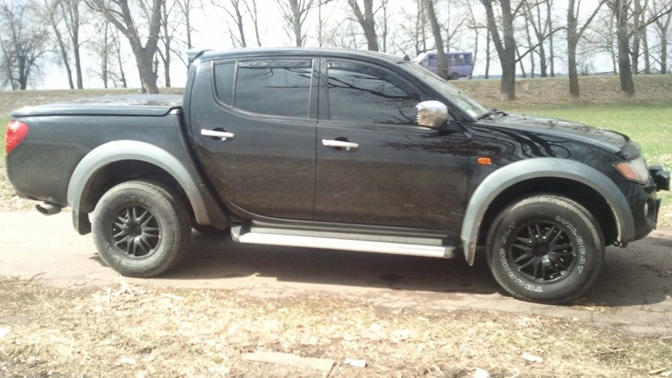 Mitsubishi L200 чорний.2.5.турбо 3