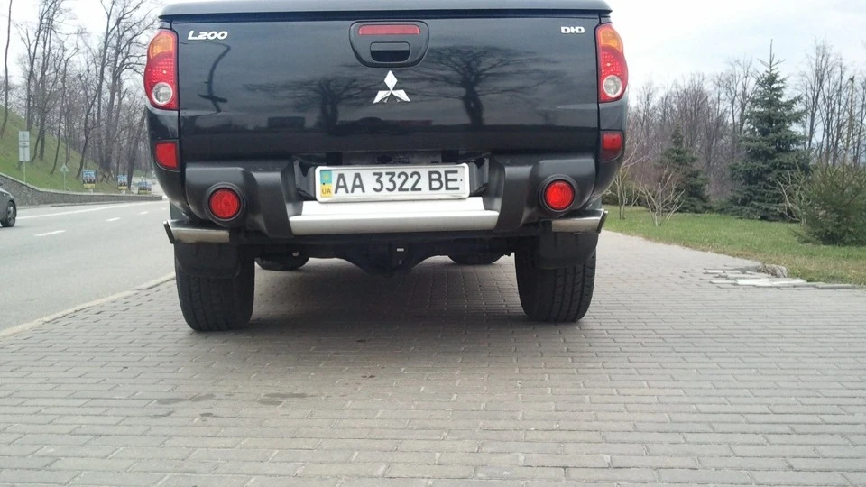 Mitsubishi L200 чорний.2.5.турбо 4