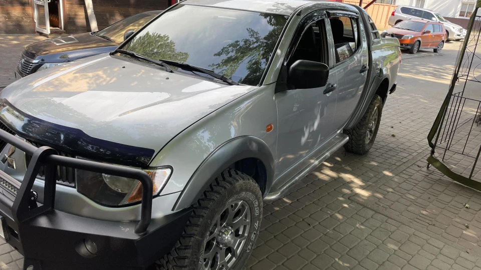 Mitsubishi L200 Silver Donkey 3
