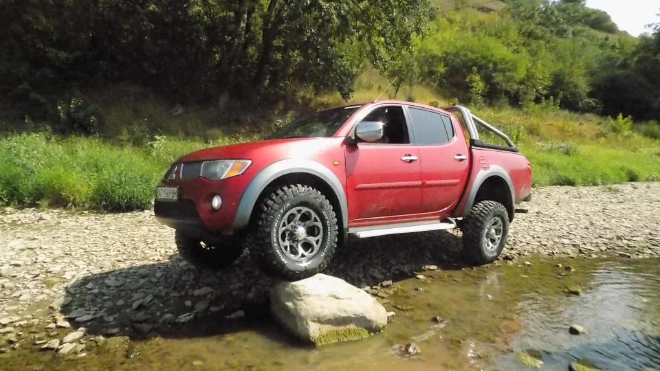 Mitsubishi L200 Спалах 2