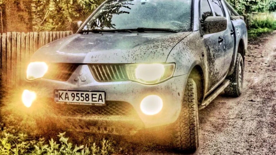 Mitsubishi L200 Земно-Водне